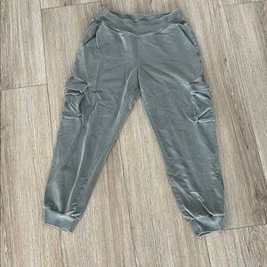 Alo yoga stylish Gray/Green Cargo Joggers
